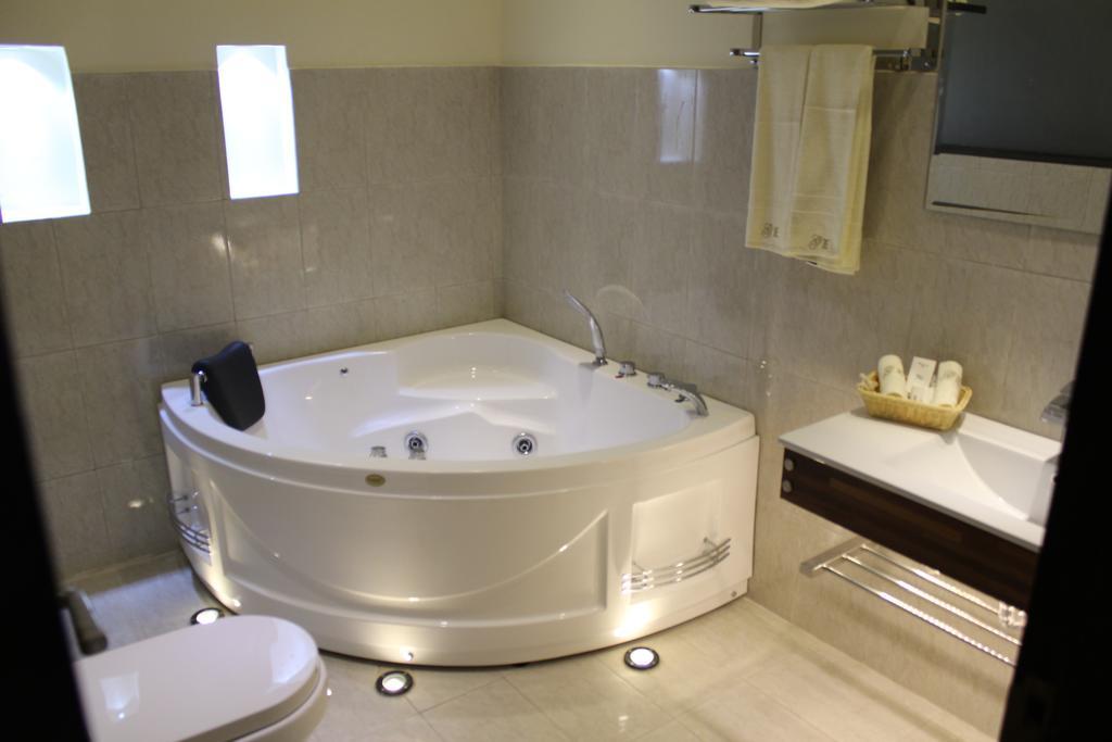Hotel Grand Enclave Lahore Habitación foto