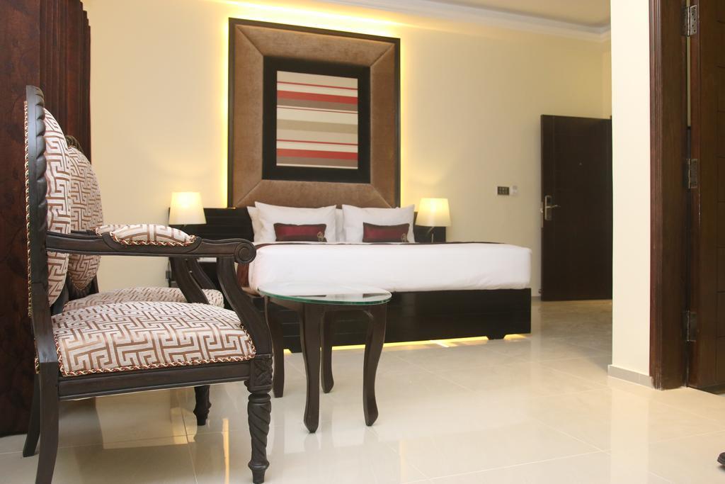Hotel Grand Enclave Lahore Habitación foto