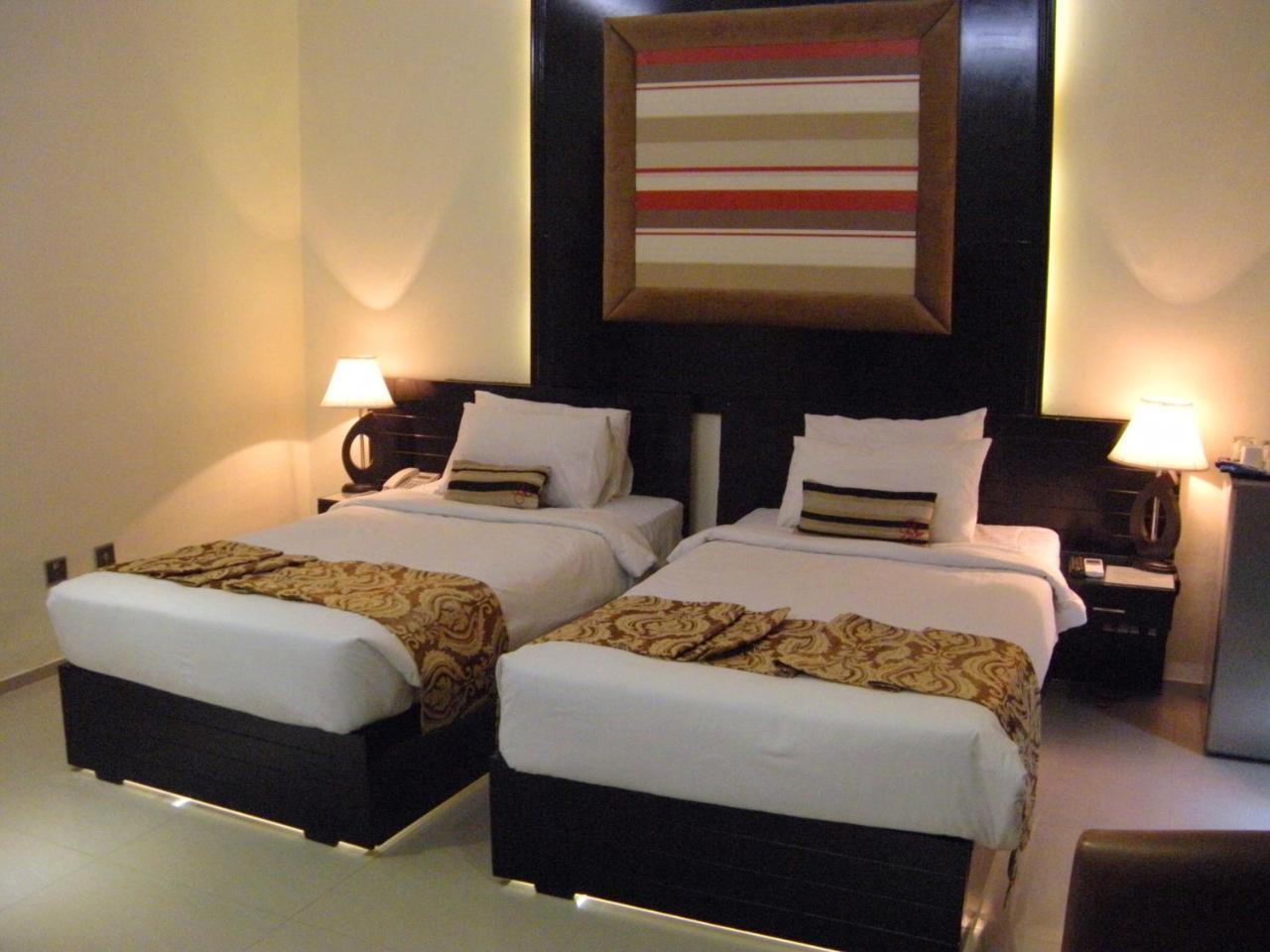 Hotel Grand Enclave Lahore Habitación foto